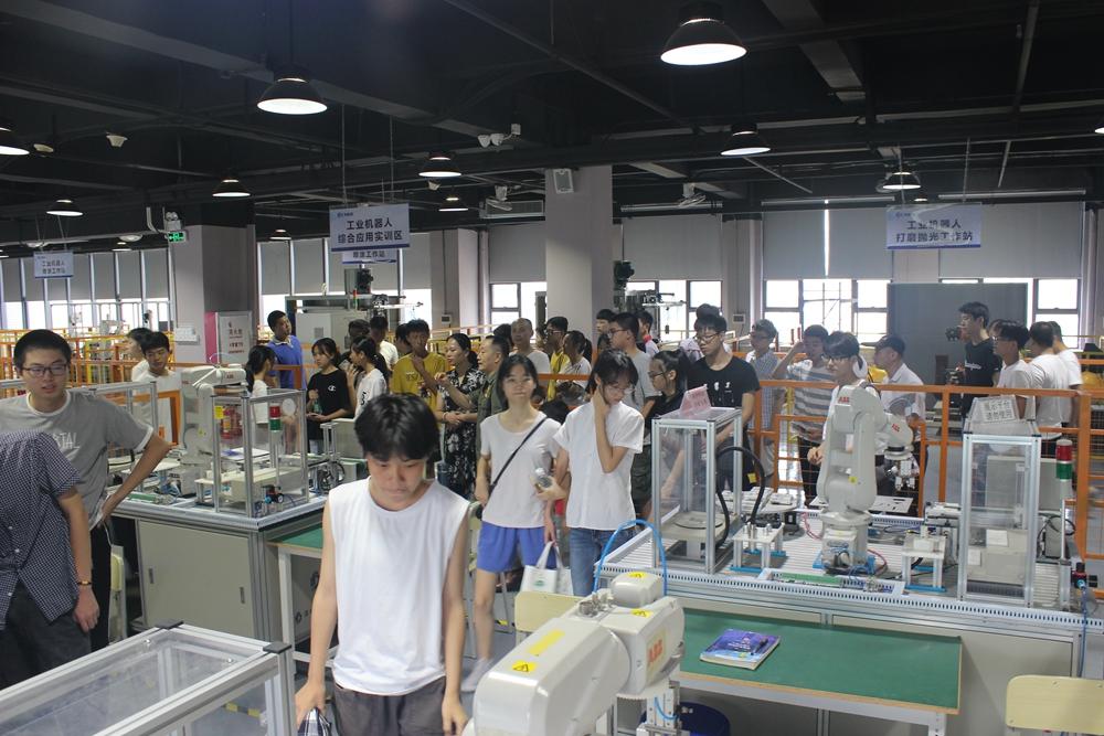 LabVIEW最新版本的回顾，背景、重大事件及其在特定领域中的地位